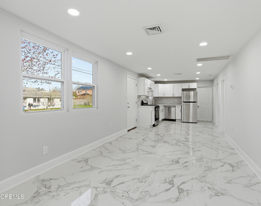105 Floyd Lane - Photo Thumbnail 3