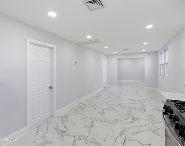 105 Floyd Lane - Photo Thumbnail 18