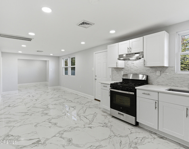 105 Floyd Lane - Photo Thumbnail 5