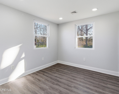 105 Floyd Lane - Photo Thumbnail 12