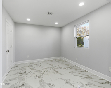 105 Floyd Lane - Photo Thumbnail 16