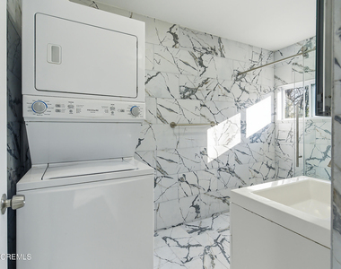 105 Floyd Lane - Photo Thumbnail 8