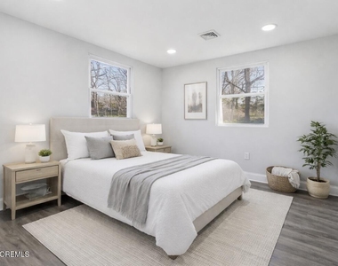 105 Floyd Lane - Photo Thumbnail 17