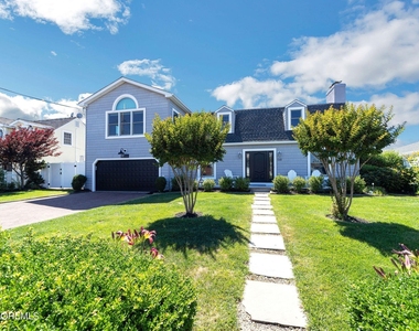 340 Bay Lane - Photo Thumbnail 3