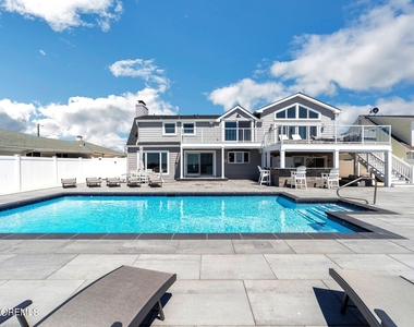 340 Bay Lane - Photo Thumbnail 37