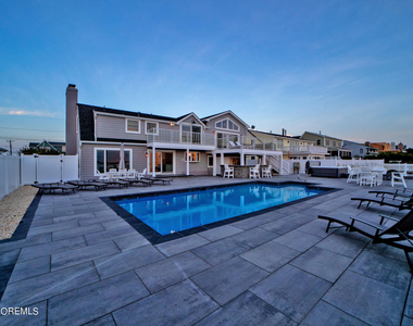 340 Bay Lane - Photo Thumbnail 8
