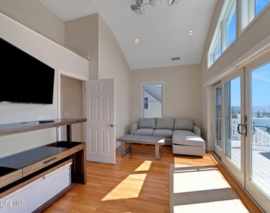 340 Bay Lane - Photo Thumbnail 73