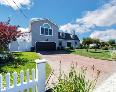 340 Bay Lane - Photo Thumbnail 2