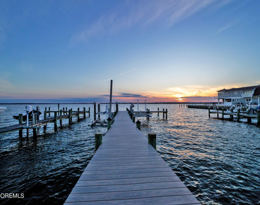 340 Bay Lane - Photo Thumbnail 10