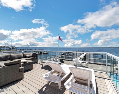 340 Bay Lane - Photo Thumbnail 5