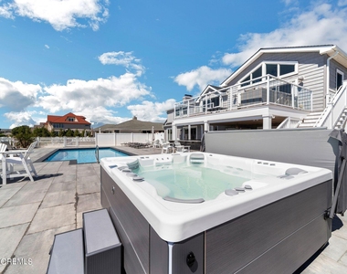 340 Bay Lane - Photo Thumbnail 35