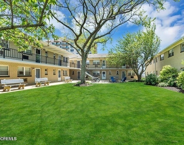 455 Ocean Boulevard - Photo Thumbnail 7