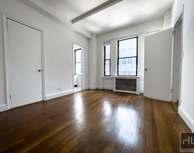 East 46 Street - Photo Thumbnail 2