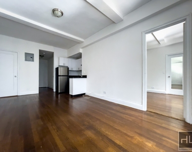 East 46 Street - Photo Thumbnail 3