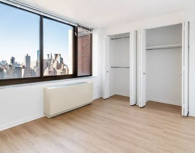 East 39th Street - Photo Thumbnail 4