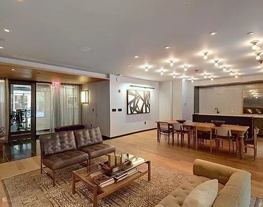 West 25th Street - Photo Thumbnail 8