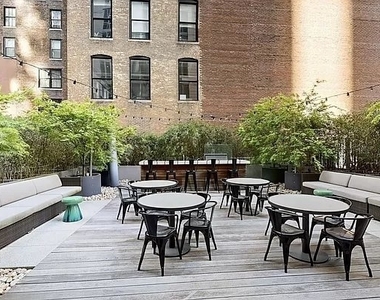 West 25th Street - Photo Thumbnail 7