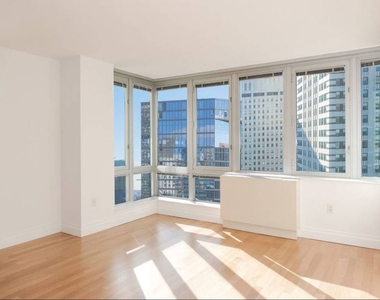 East 44th Street - Photo Thumbnail 4