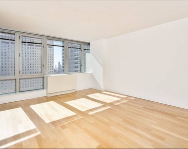 East 44th Street - Photo Thumbnail 3