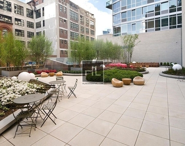 West 37th Street - Photo Thumbnail 9