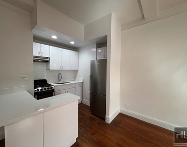 East 46 Street - Photo Thumbnail 2