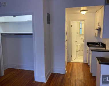 East 65 Street - Photo Thumbnail 4