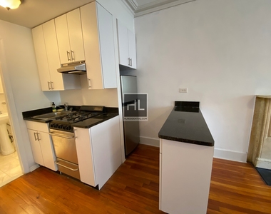 East 65 Street - Photo Thumbnail 2