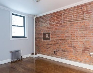 Mulberry St. - Photo Thumbnail 5