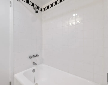 West 34th Street - Photo Thumbnail 3