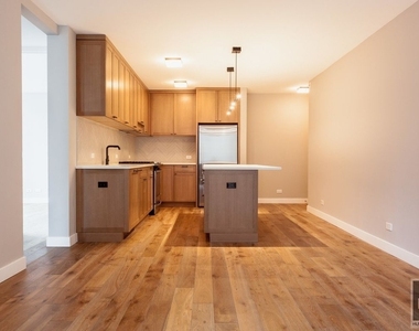 West 43rd Street - Photo Thumbnail 1