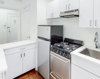 East 46 Street - Photo Thumbnail 2