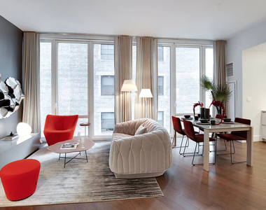 East 44th Street - Photo Thumbnail 3