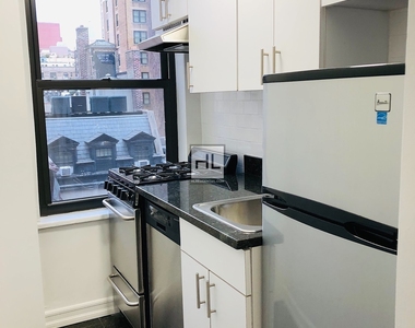 East 38 Street - Photo Thumbnail 4