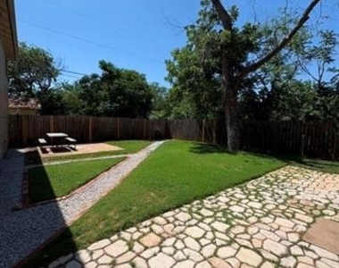 1018 Portland Avenue - Photo Thumbnail 11