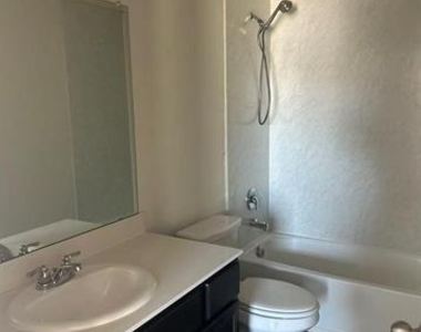 3417 Sweetwater Way - Photo Thumbnail 7