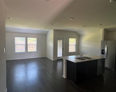 3417 Sweetwater Way - Photo Thumbnail 4