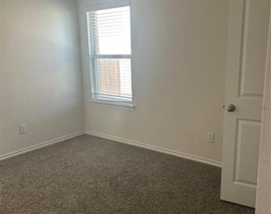3417 Sweetwater Way - Photo Thumbnail 8
