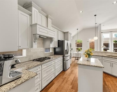 8405 Saint Clair Drive - Photo Thumbnail 10