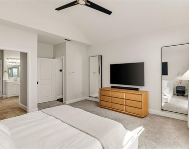 8405 Saint Clair Drive - Photo Thumbnail 20