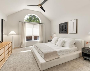 8405 Saint Clair Drive - Photo Thumbnail 19