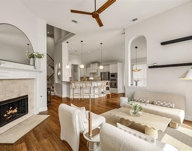 8405 Saint Clair Drive - Photo Thumbnail 7