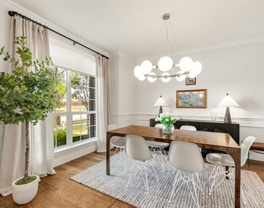 8405 Saint Clair Drive - Photo Thumbnail 2