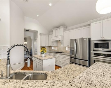 8405 Saint Clair Drive - Photo Thumbnail 14