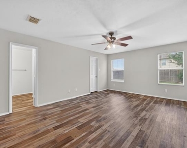 1201 Lambert Drive - Photo Thumbnail 17