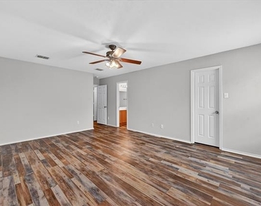1201 Lambert Drive - Photo Thumbnail 18