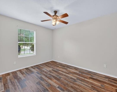 1201 Lambert Drive - Photo Thumbnail 11