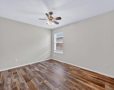 1201 Lambert Drive - Photo Thumbnail 13