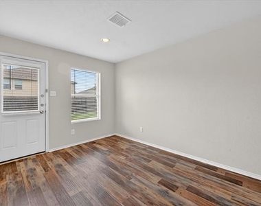 1201 Lambert Drive - Photo Thumbnail 10