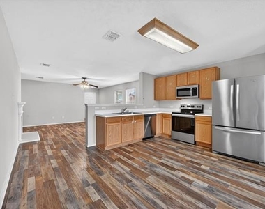 1201 Lambert Drive - Photo Thumbnail 8