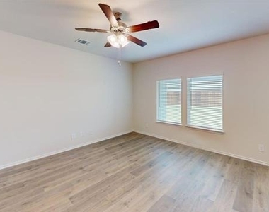 504 Saddle Blanket Drive - Photo Thumbnail 5